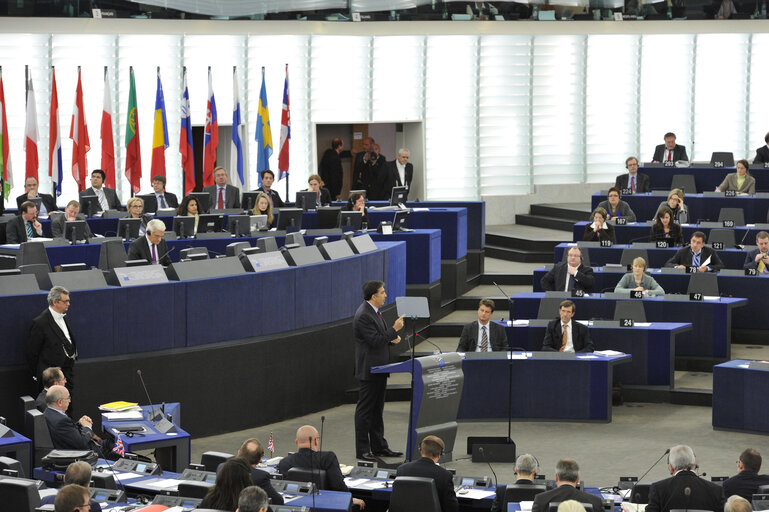 Fotogrāfija 7: Mikheil Saakashvili, President of Georgia, adresses a formal sitting of the European Parliament in Strasbourg