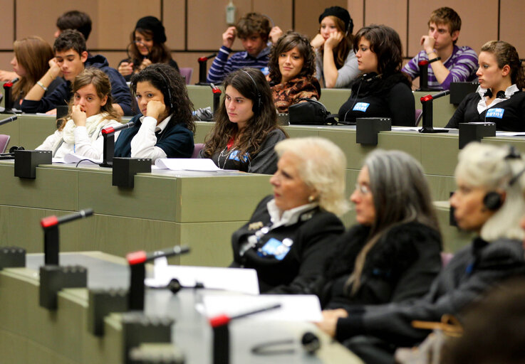 Foto 11: Laureates of a contest organised by the European Parliament Office in Italy