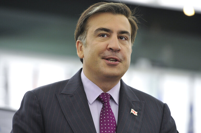 Fotogrāfija 15: Mikheil Saakashvili, President of Georgia, adresses a formal sitting of the European Parliament in Strasbourg