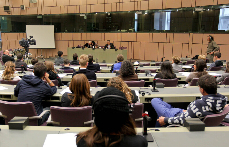 Foto 5: Laureates of a contest organised by the European Parliament Office in Italy