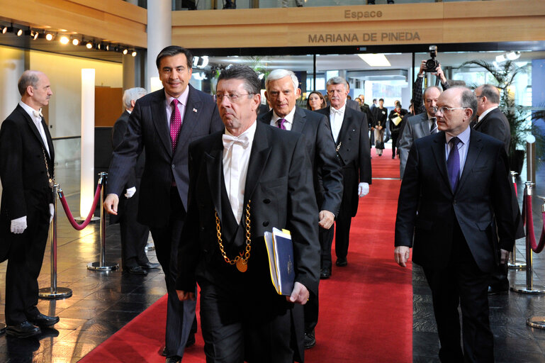 Zdjęcie 49: Welcomes Mikheil SAAKASHVILI, President of Georgia - Protocol entrance by EP President, Jerzy BUZEK