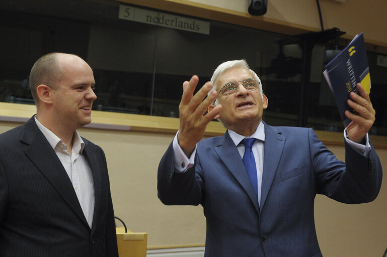 Zdjęcie 21: The European Parliament Journalism Prize 2010 is awarded to Polish, Hungarian and British journalists during a ceremony in Brussels