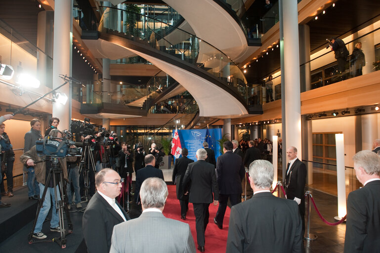 Fotogrāfija 37: Welcomes Mikheil SAAKASHVILI, President of Georgia - Protocol entrance by EP President, Jerzy BUZEK