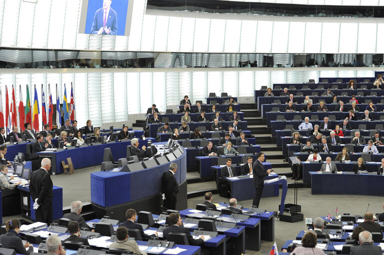 Zdjęcie 8: Mikheil Saakashvili, President of Georgia, adresses a formal sitting of the European Parliament in Strasbourg