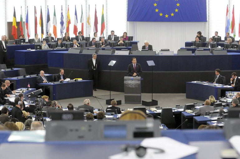 Valokuva 32: Mikheil Saakashvili, President of Georgia, adresses a formal sitting of the European Parliament in Strasbourg