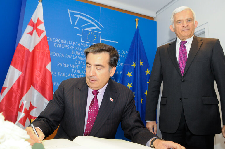 Fotografie 4: Bilateral meeting with Mikheil SAAKASHVILI, President of Georgia  and EP President, Jerzy Buzek  - Protocol Room