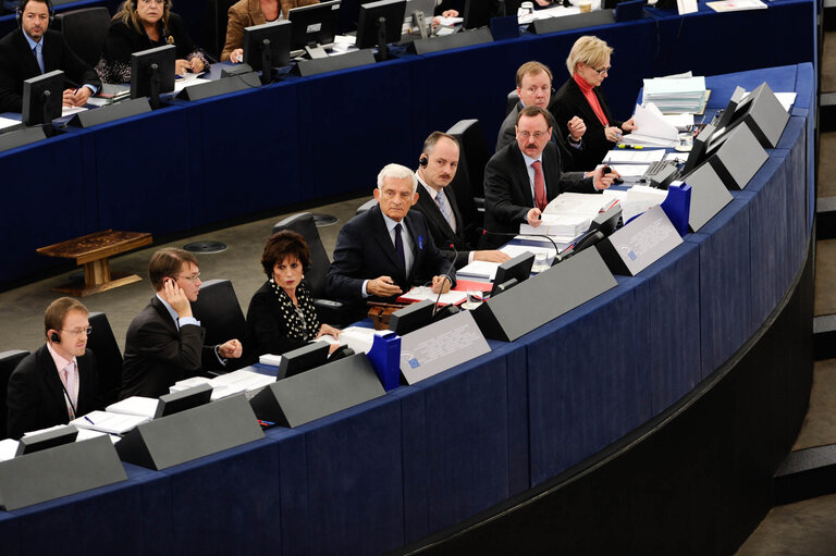 Chairing the plenary session: Signing ceremony Framework Agreement on relations between the EP and the EC
