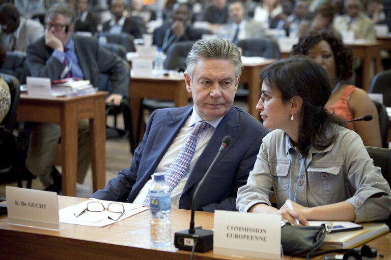 Φωτογραφία 12: Karel De Gutch (L), Member of the Comission with special responsibility for International Trade is attending the 20th ACP-EU Joint Parliamentary Assembly in Kinshasa on December 4, 2010 . AFP PHOTO / GWENN DUBOURTHOUMIEU