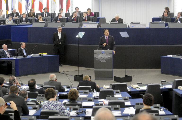 Valokuva 34: Mikheil Saakashvili, President of Georgia, adresses a formal sitting of the European Parliament in Strasbourg