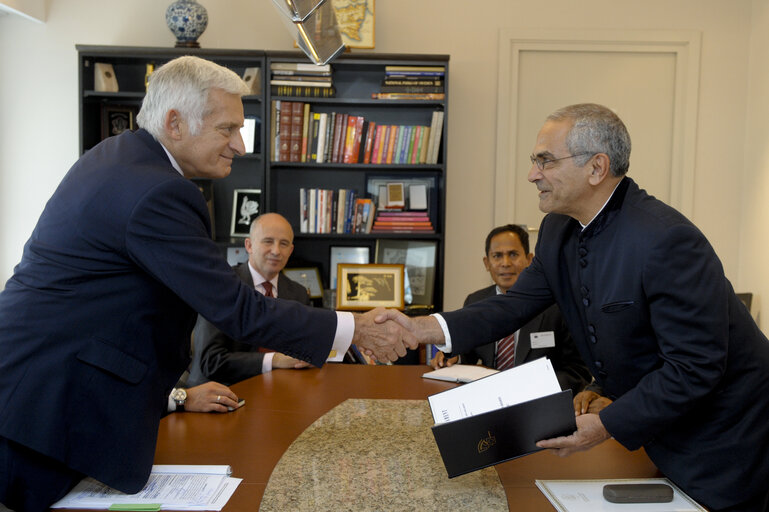 Fotogrāfija 2: President BUZEK meets President RAMOS HORTA of East Timor.