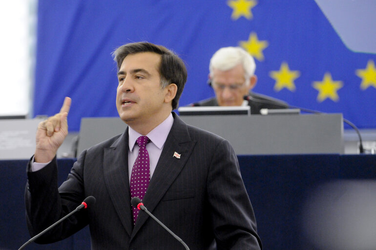 Valokuva 39: Mikheil Saakashvili, President of Georgia, adresses a formal sitting of the European Parliament in Strasbourg