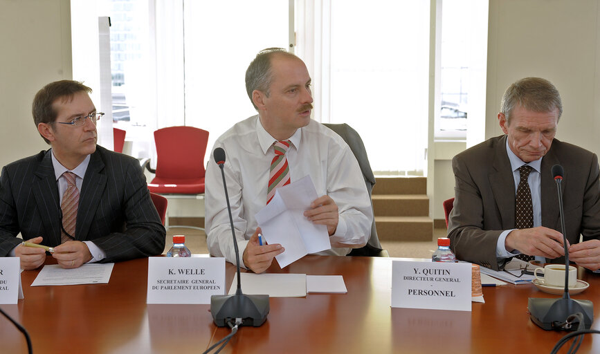 Secretary-General of the European Parliament Klaus Welle (white shirt) confers on October 25, 2010 in Luxemburg with General Directors of the Directorate-General for Personnel (DG PERS).