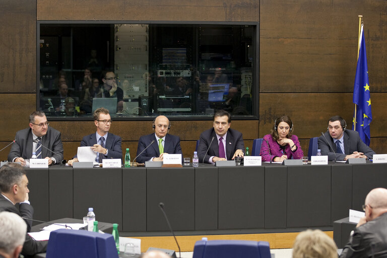 Valokuva 9: AFET Committee - Exchange of views with Mikheil Saakashvili, President of Georgia, during a meeting at the European Parliament in Strasbourg