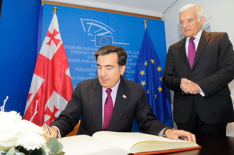 Fotografie 5: Bilateral meeting with Mikheil SAAKASHVILI, President of Georgia  and EP President, Jerzy Buzek  - Protocol Room