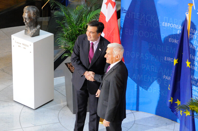 Fotogrāfija 31: Welcomes Mikheil SAAKASHVILI, President of Georgia - Protocol entrance by EP President, Jerzy BUZEK