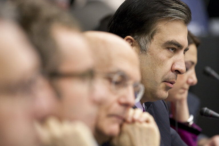 Valokuva 6: AFET Committee - Exchange of views with Mikheil Saakashvili, President of Georgia, during a meeting at the European Parliament in Strasbourg