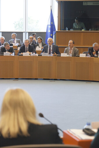Foto 1: Official opening of the Conciliation Committee for the 2011 Budget
