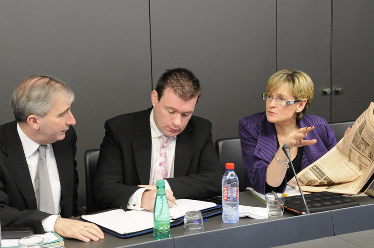 Valokuva 7: European Commissioner Olli Rehn has a meeting with the Head Irish Labour Delegation