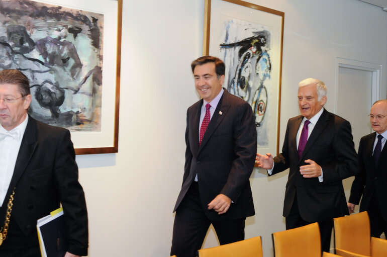 Fotografie 6: Bilateral meeting with Mikheil SAAKASHVILI, President of Georgia  and EP President, Jerzy Buzek  - Protocol Room