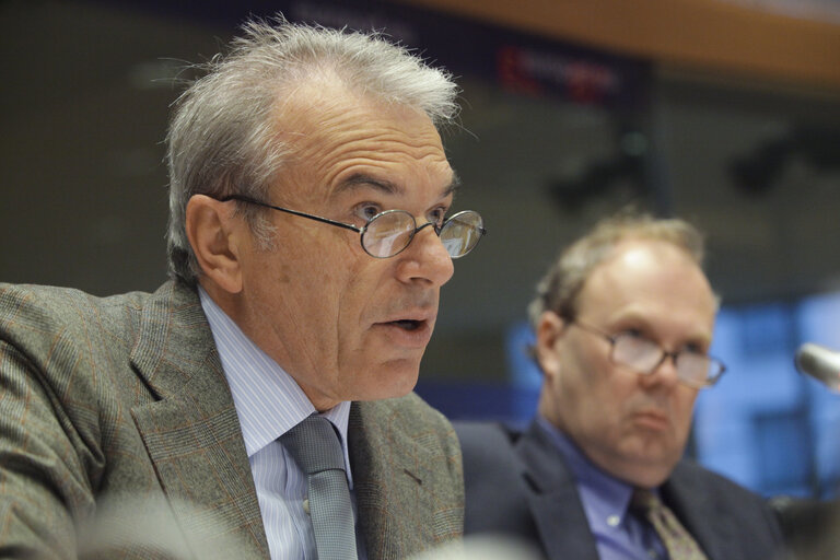 Global Governance 2025 : At a critical juncture