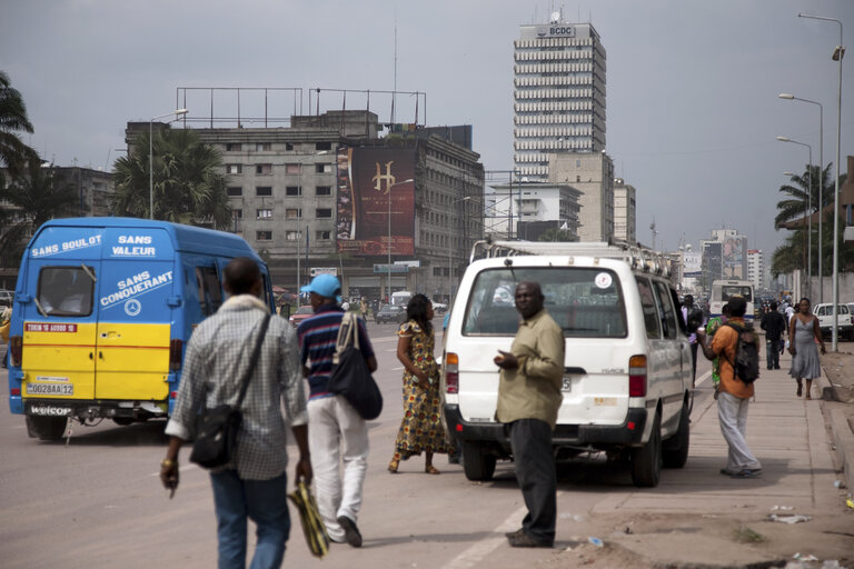 Φωτογραφία 34: The Boulevard du 30 juin, recently rehabilitated, is the main boulevard of the Congolese capital Kinshasa.