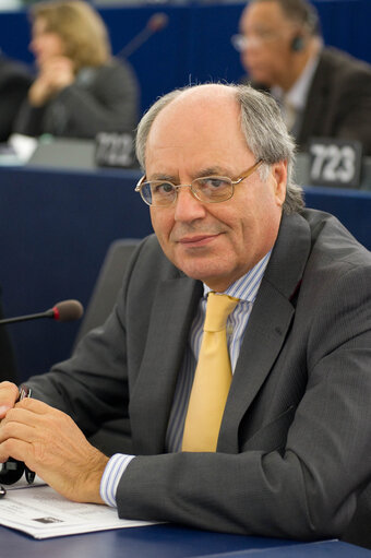 Fotó 2: MEP Edward SCICLUNA posing for portraits