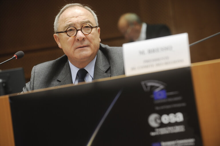 Fotografija 3: Conference on a new Space Policy for Europe with Jean-Jacques DORDAIN; Director General of the European Space Agency ESA