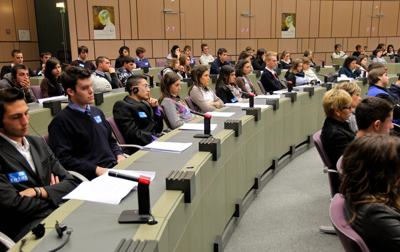 Foto 4: Laureates of a contest organised by the European Parliament Office in Italy