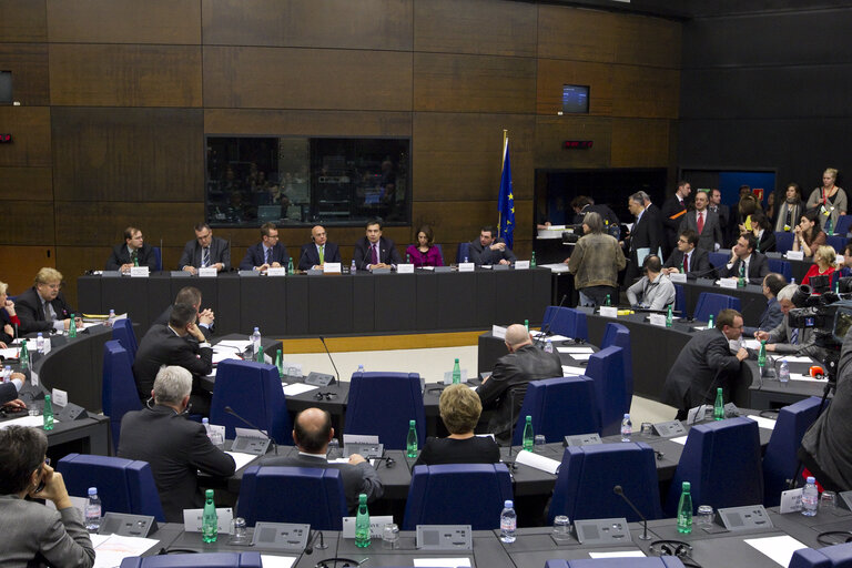 Valokuva 11: AFET Committee - Exchange of views with Mikheil Saakashvili, President of Georgia, during a meeting at the European Parliament in Strasbourg