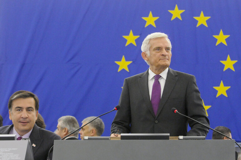 Valokuva 49: Mikheil Saakashvili, President of Georgia, adresses a formal sitting of the European Parliament in Strasbourg