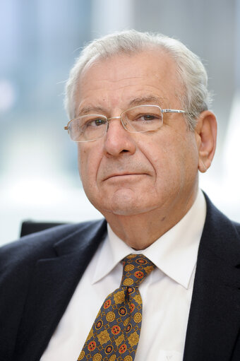 Fotografie 1: Nikolaos SALAVRAKOS MEP, Portrait in his office in Brussels