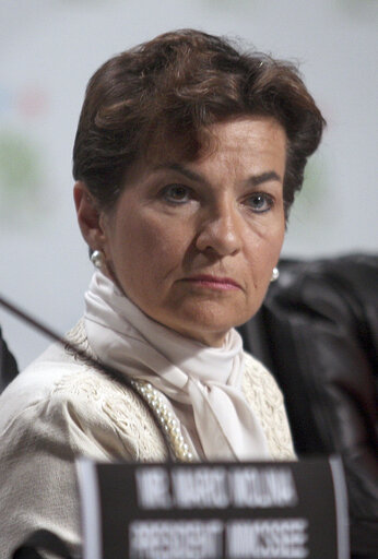 Zdjęcie 17: The Executive Secretary of United Nations Framework Convention on Climate Change( UNFCCC), Christiana Figuere during  opening ceremony the COP16 United Nations Climate Change Conference on November 29, 2010 in Cancun, Mexico. Representatives from 194 countries are to meet in this Mexican resort city  from November 29 to December 10., Mexico on November 27, 2010. AFP PHOTO/Hector GUERRERO