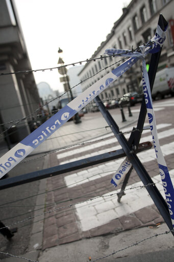 Foto 37: Police barbed wire near the European Parliament