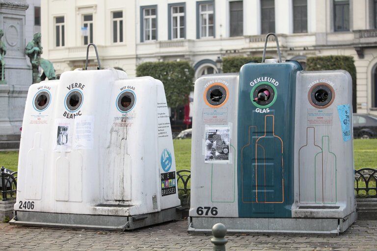 Foto 20: Glass recycling container in the streets of Brussels