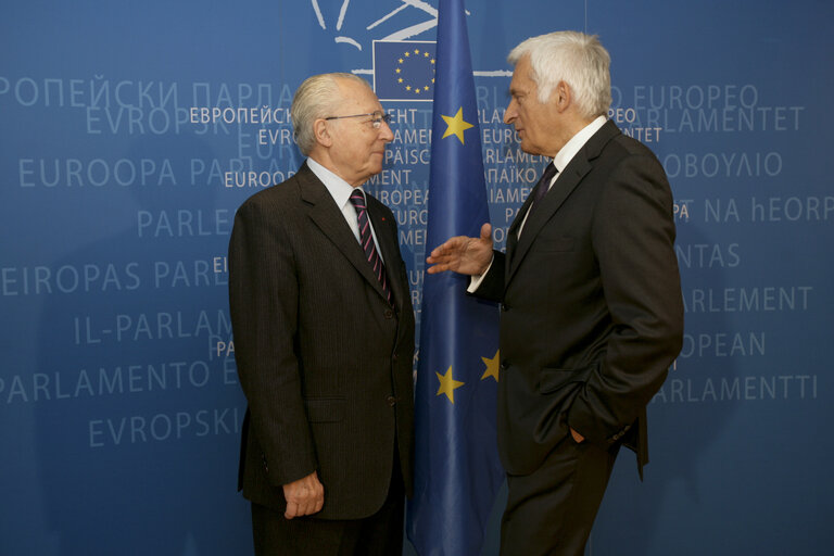 Meeting between Jerzy BUZEK, EP President and Jacques DELORS