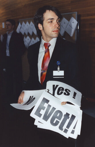 Photo 13: Vote on the Eurling report on the progress made by Turkey concerning its accession to the EU.