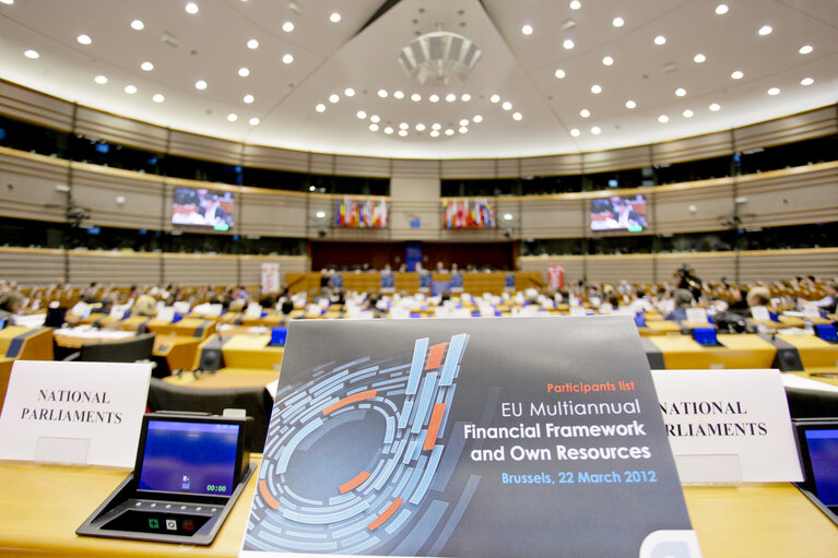 Photo 20: EU multiannual financial framework and own resources.  EU budget beyond 2013 which expenditure and which resources