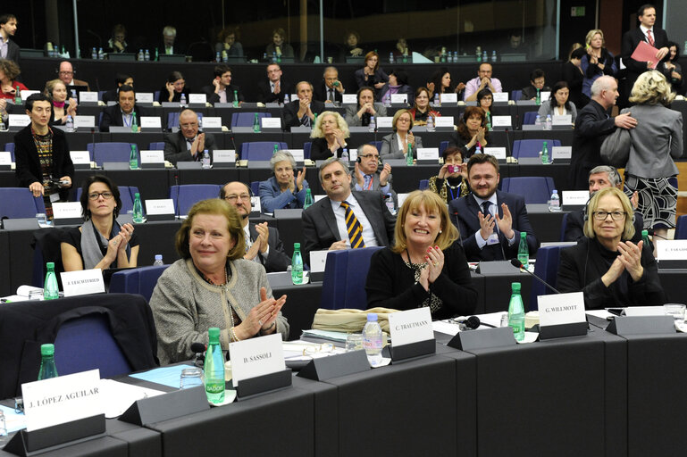 Φωτογραφία 16: S&D meeting group with the Danish Presidency Delegation