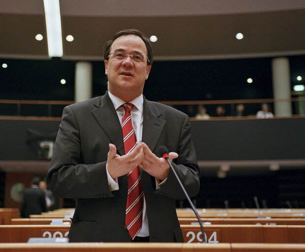 Fotografija 4: Armin LASCHET in Plenary session in Brussels