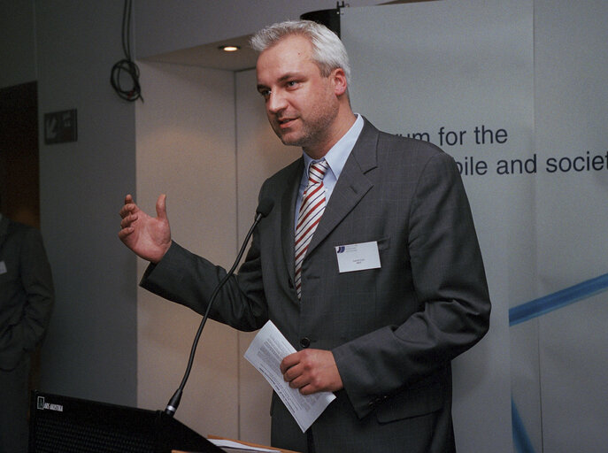 Fotografi 6: Garrelt DUIN at a meeting at the EP in Brussels.