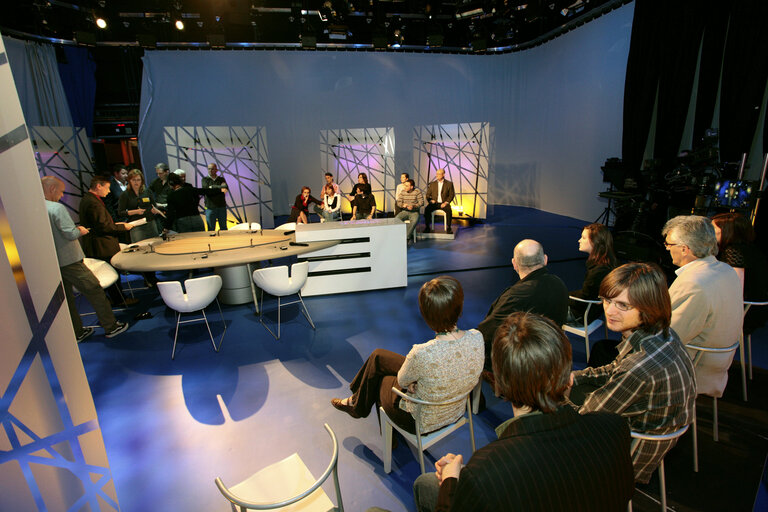 Fotografi 15: Debate at the EP's television studio.