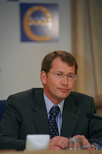 Fotografija 4: Press conference following the 2004 European Elections.