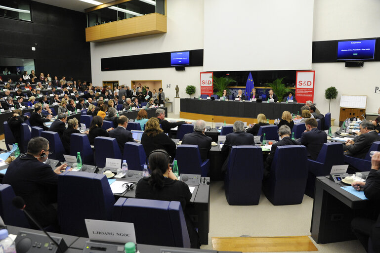 Φωτογραφία 9: S&D meeting group with the Danish Presidency Delegation