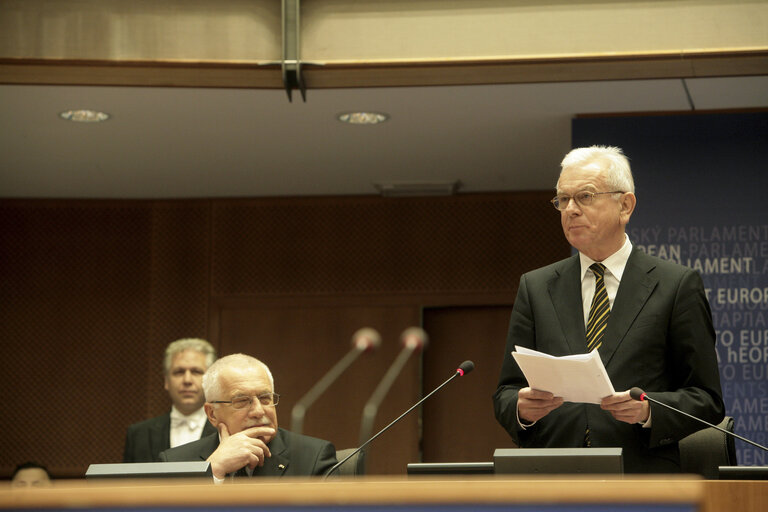 Valokuva 23: Formal sitting with a statement by the President of the Czech Republic.