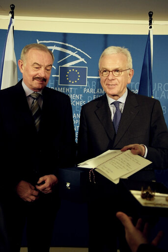 Fotografie 16: EP President meets with the President of the Czech Senate.