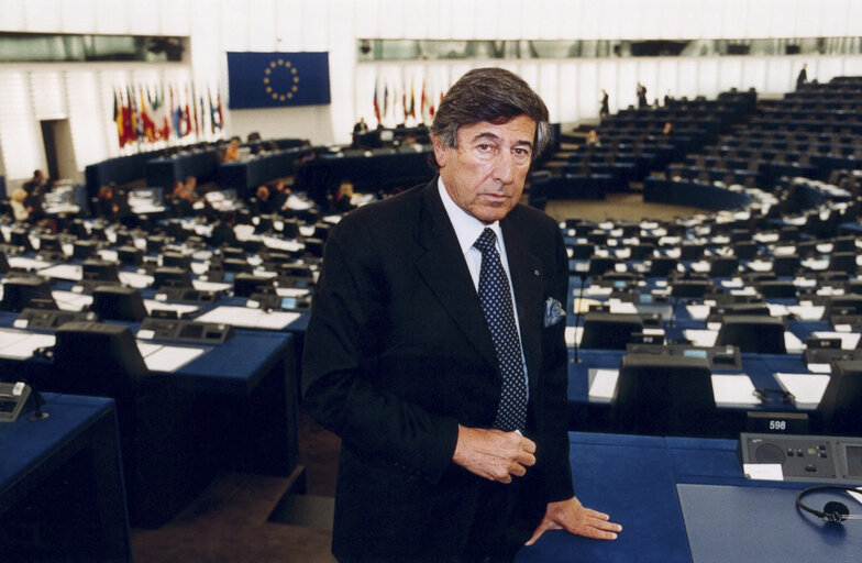 Fotogrāfija 13: Umberto SCAPAGNINI at the EP in Strasbourg.