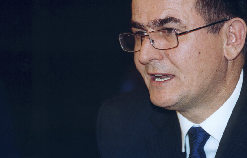 Foto 10: Georgios PAPASTAMKOS in a meeting at the EP in Brussels.