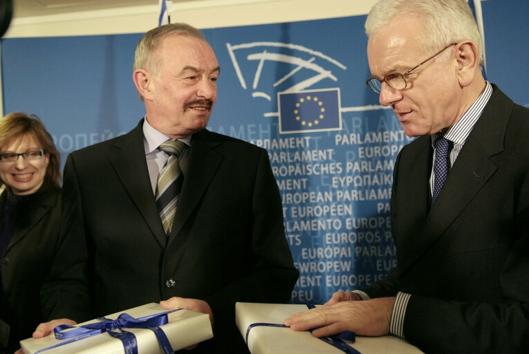 Fotogrāfija 13: EP President meets with the President of the Czech Senate.