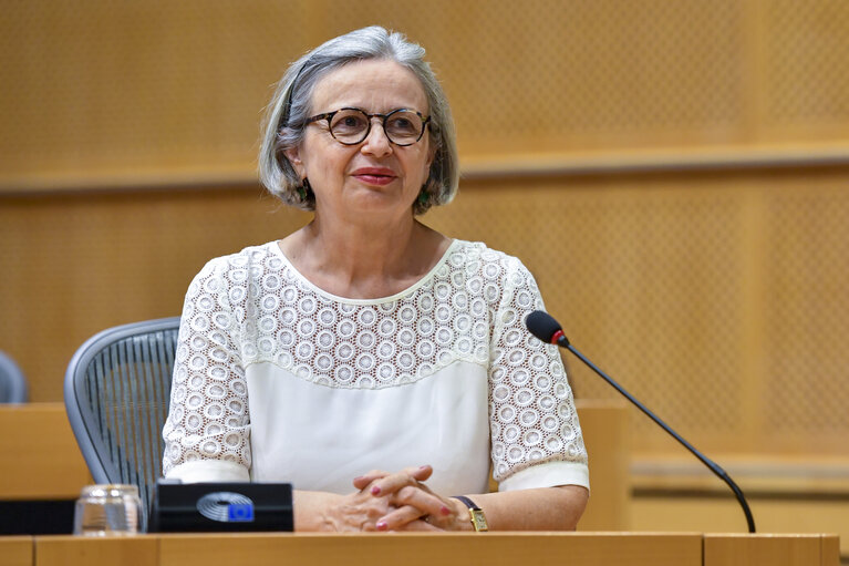 Zdjęcie 8: Mireille D'ORNANO in the European Parliamnet in Brussels