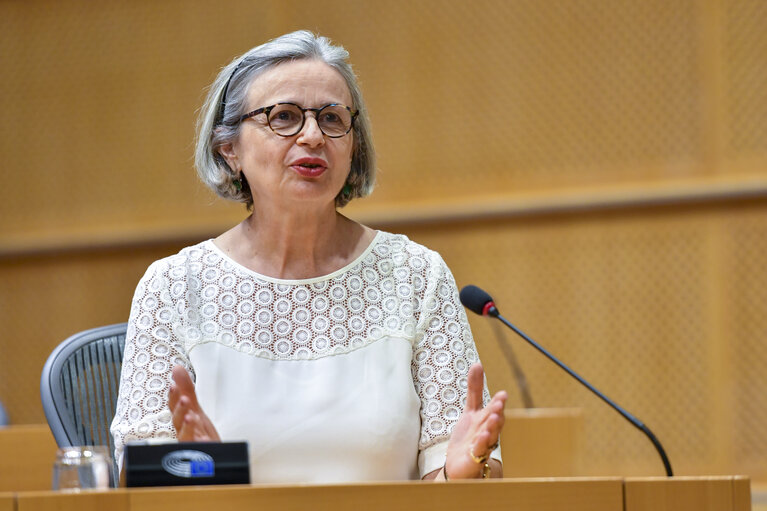 Foto 7: Mireille D'ORNANO in the European Parliamnet in Brussels